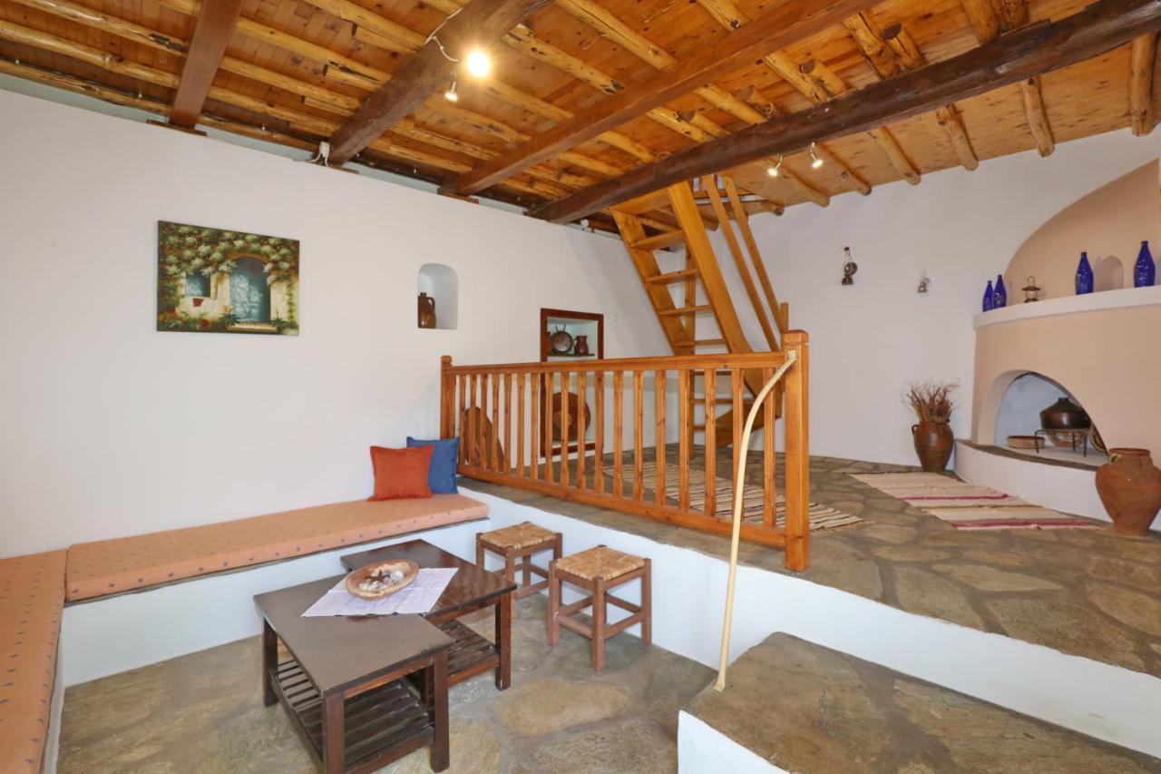 Pefkias * Skopelos Town